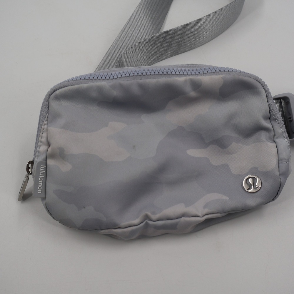 Lululemon Everywhere Belt Bag‎ Unisex 1L Grey Camo Heritage 365 Camo Multi